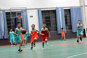 有专门教小孩子打蓝球地方吗，篮球培训